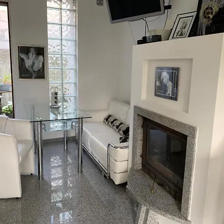 Hollywood ミエンジズドロイェ