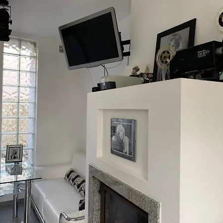 Hollywood ミエンジズドロイェ