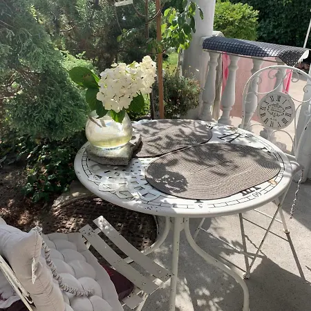 Hollywood Apartmán *