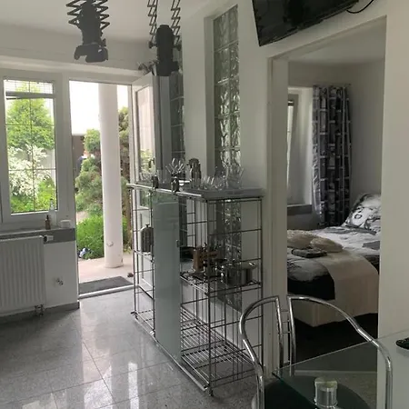 Hollywood Apartment