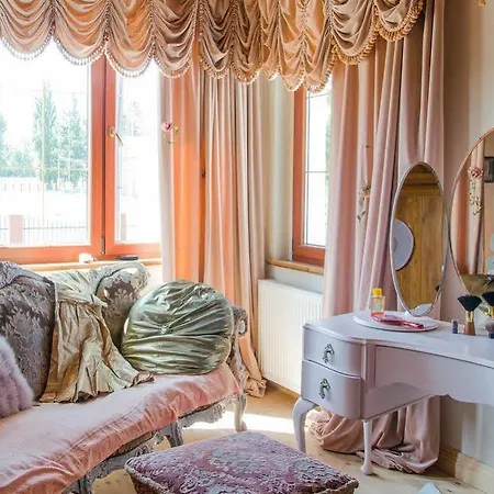 Hollywood Apartmán *